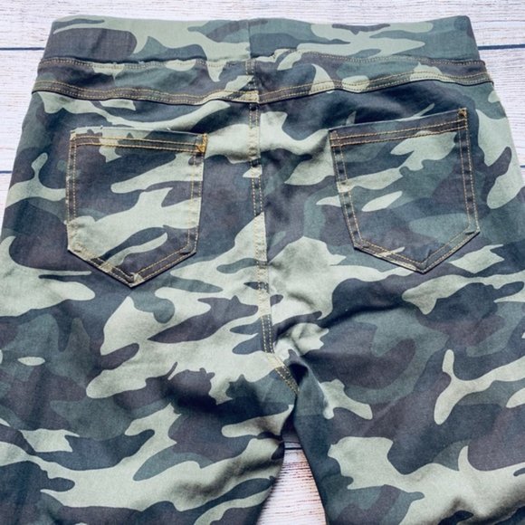 Jvini Camo Curvy-Fit Skinny Printed Camo Jeans - Picture 7 of 8